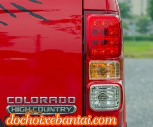 Đánh giá xe Chevrolet Colorado 2017: Đèn hậu LED 3 tầng ôm lấy thân xe.